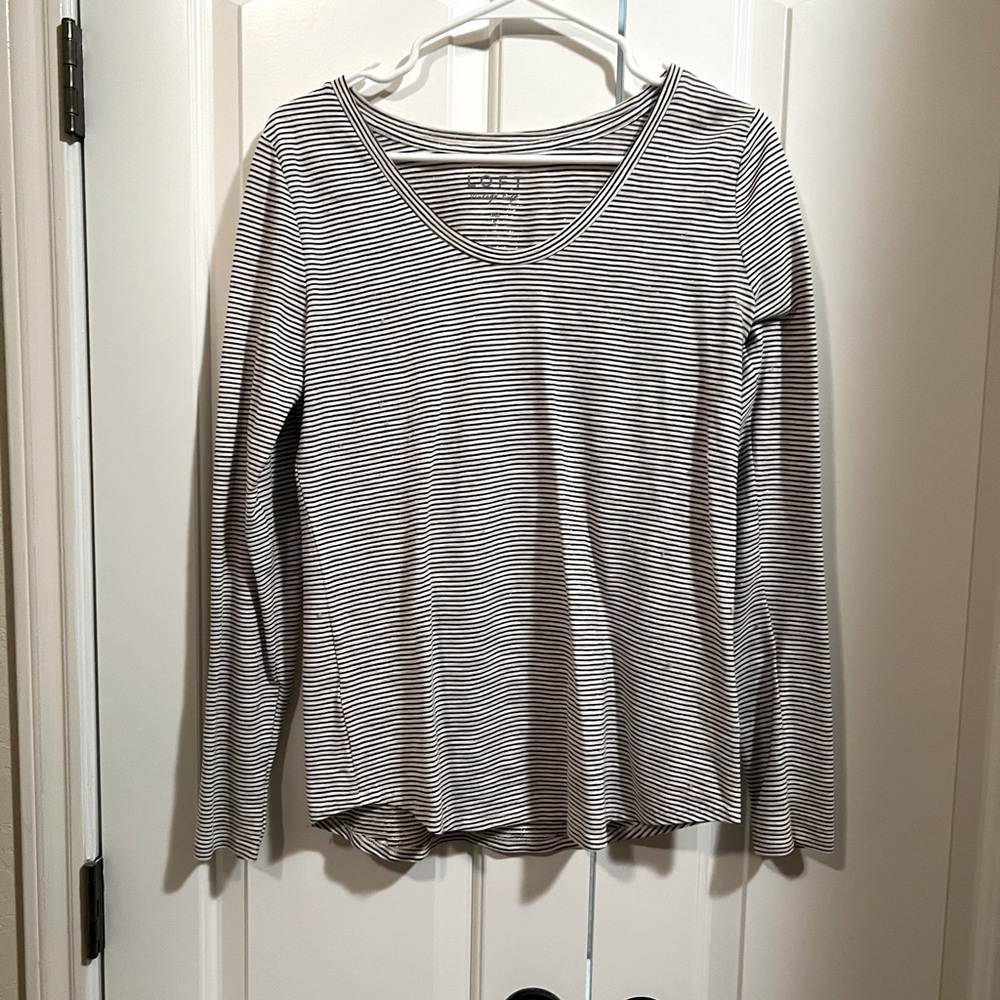 CASUAL TOP BUNDLE!! - Picture 3 of 9